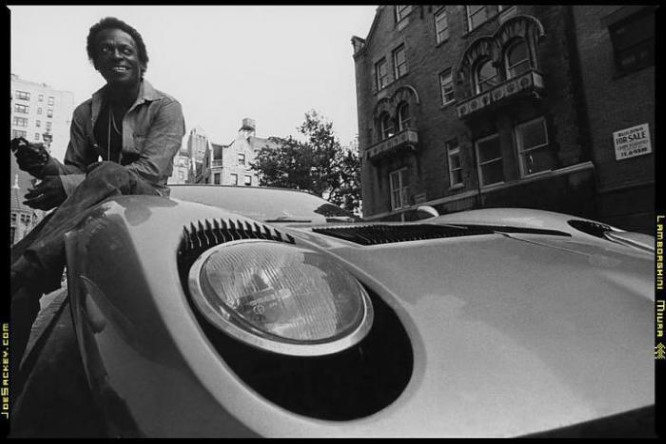 M_una-lamborghini-miura-miles-davis-jim-glickenhaus-e-un-paio-di-sacchi-di-cocaina_1